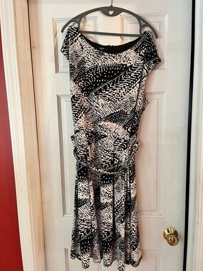 Alfani Black and White Printed Midi Dress size 2x plus size polyester & spandex